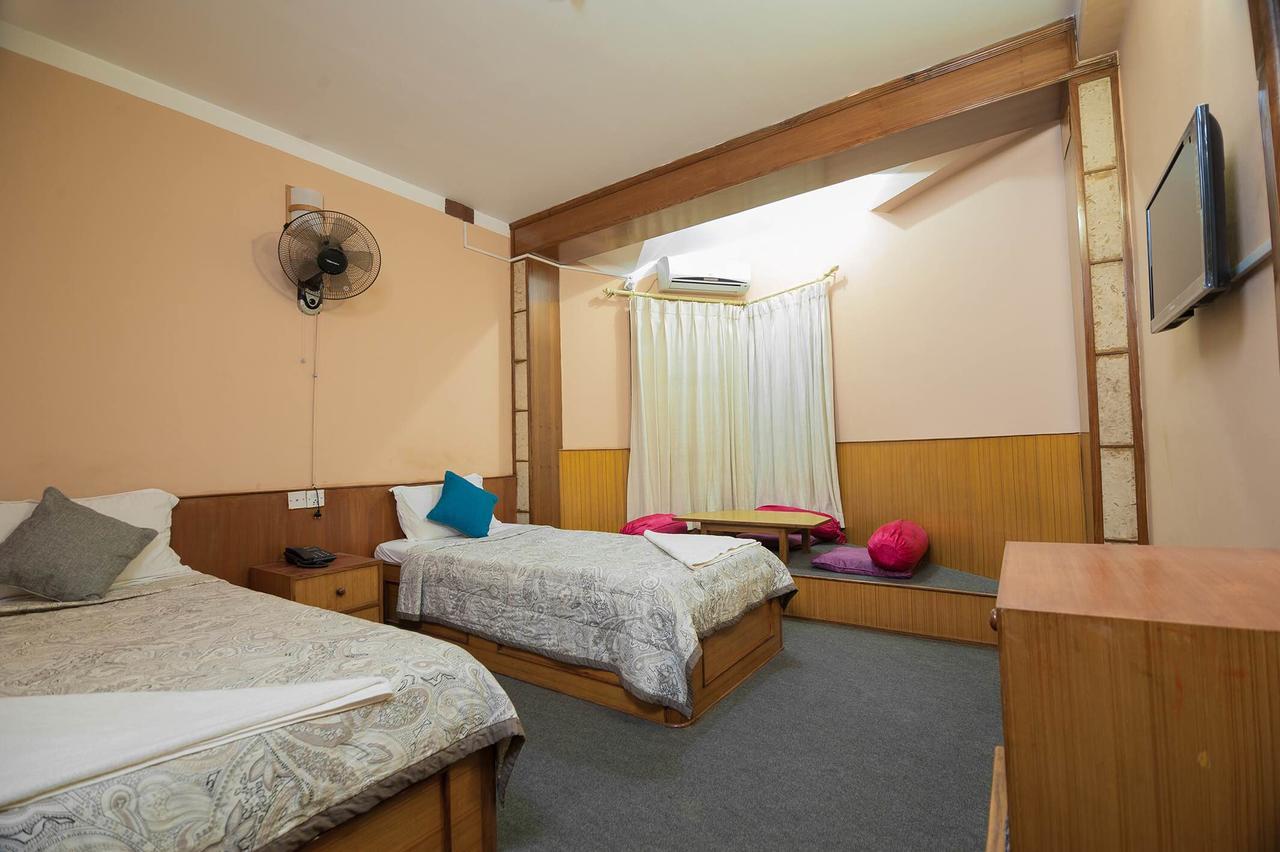 Hotel Candle Inn Pokhara Dış mekan fotoğraf