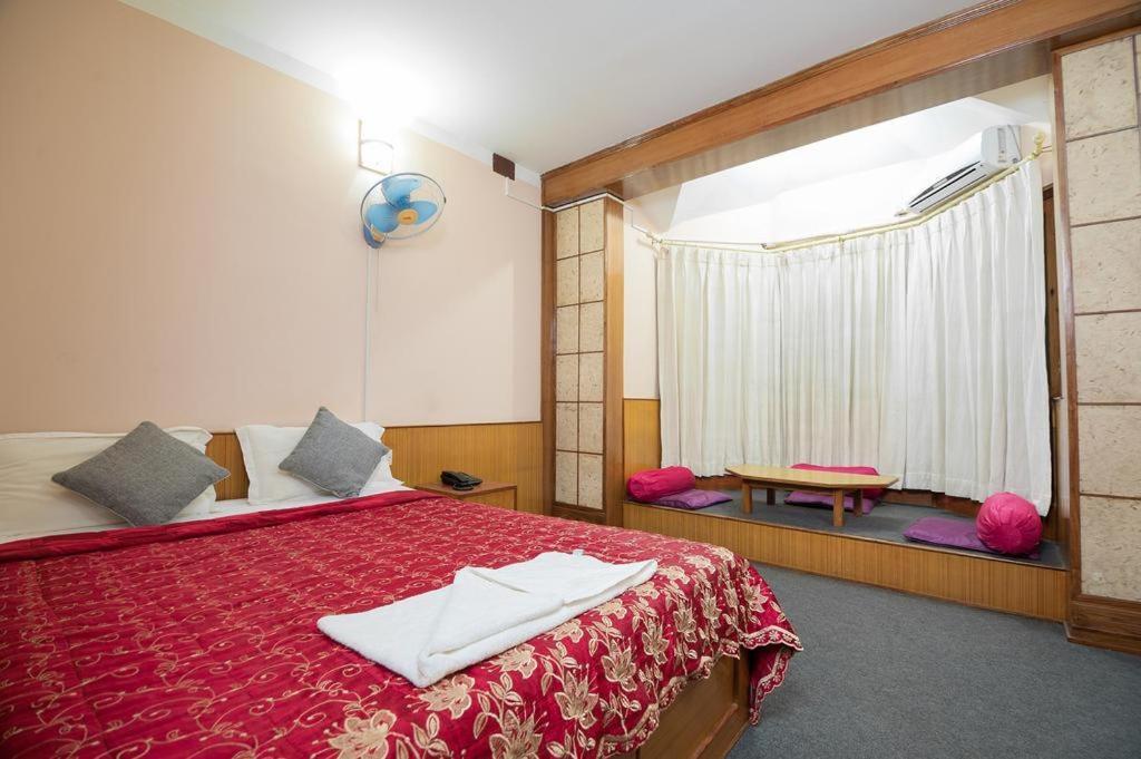 Hotel Candle Inn Pokhara Dış mekan fotoğraf